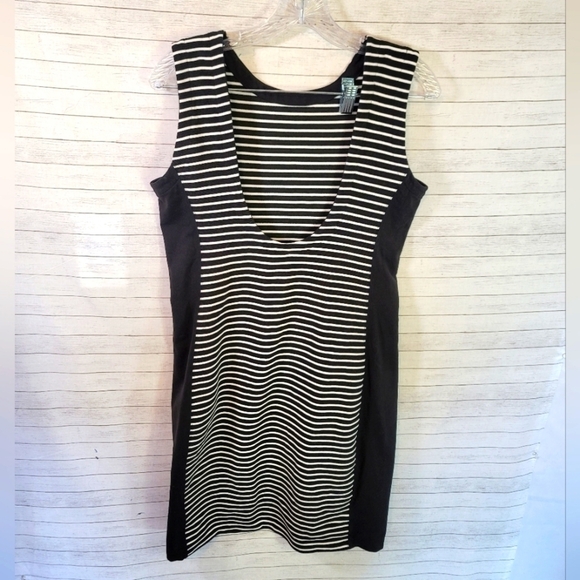 Athleta Mala Dress Black White Stripe Sleeveless Deep U Shape Back, Sz Medium - Picture 6 of 10